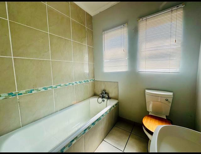 4 BEDROOM HOUSE FOR SALE IN MEER EN SEE